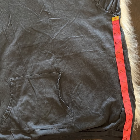 GapBody bundle grey tones. Long sleeved and short sleeved tops size XS - Picture 6 of 6